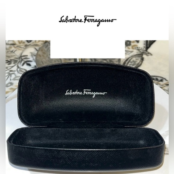 Salvatore Ferragamo Women’s Lg. Sunglasses Hard Shell Case, Black - Picture 8 of 8